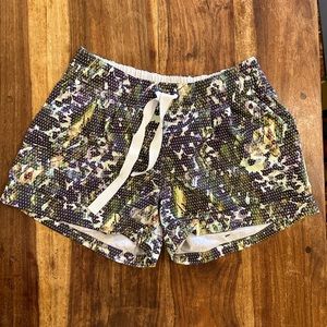 Lululemon cuff short - size 8